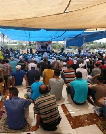 أهالي قلنديا يواصلون فعالياتهم على أنقاض منازلهم المهدمة