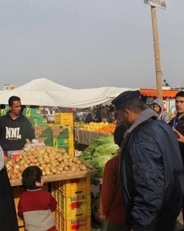 شرطة بلديات خان يونس تضبط 800 كجم فواكه فاسدة