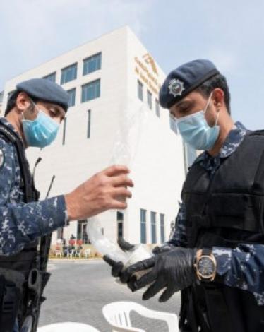 كويتي يحاول قتل زوجته وابنته بعد الاشتباه بإصابته بكورونا