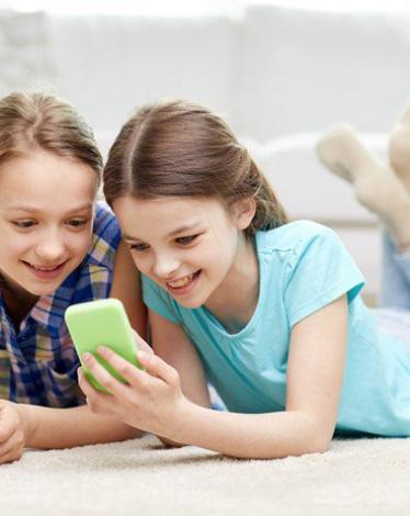 متى يحتاج طفلك لهاتف نقال أو محمول؟