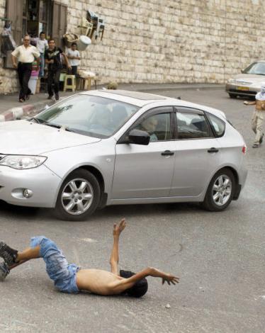 مستوطن يدهس مواطنا وزوجته بقلقيلية