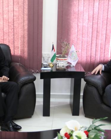 خضوري .. بحث سبل التعاون المستقبلي مع الممثل الكندي لدي فلسطين