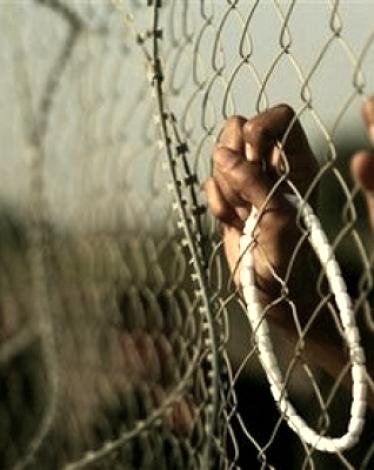 ثلاثة أسرى يواصلون معركة الكرامة