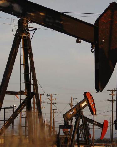 النفط يبلغ أعلى مستوى في 2019