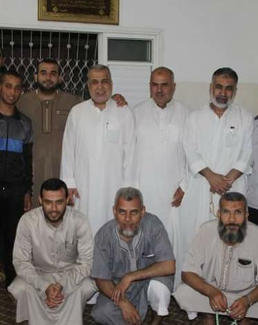 صورة خبر زيارة حماس عوائل شهداء وأسرى المغازي