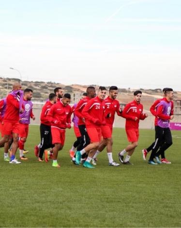 الدوحاني: هدفنا تحقيق نتيجة إيجابية أمام هلال القدس أكد مدرب حراس السويق العماني، جاسم الدوحاني، أن الفريق استعد بشكل جيد لخوض اللقاء من خلال عدة مباريات ودية، تم خلالها التركيز على الجانب الفني، والاهتمام بتحقيق الانسجام بين اللاعبين. وأشار الدوحاني في ا