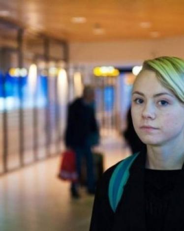 الاحتلال يمنع ناشطة من التوجه للأراضي الفلسطينية