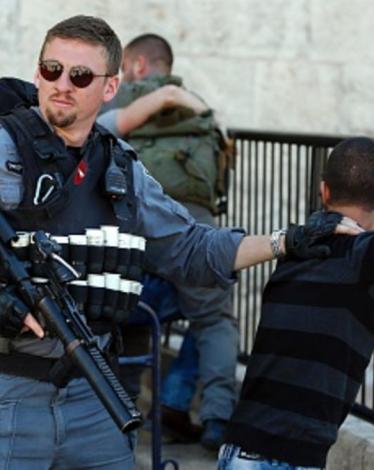 اعتقال طفل واستدعاء شاب في القدس