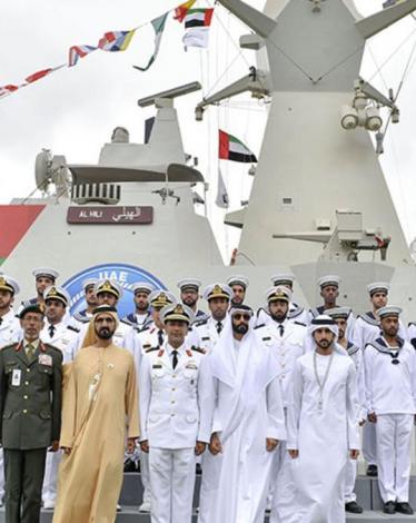 دشن الشيخ محمد بن راشد آل مكتوم نائب رئيس دولة الإمارات العربية المتحدة، رئيس مجلس الوزراء، حاكم دبي، الاثنين، زورق صواريخ متطورا، من إنتاج شركة أبوظبي لبناء السفن، وذلك بأيد إماراتية خالصة، حسبما أوردت وكالة الأنباء الرسمية (وام). فعلى هامش الدورة الرابع