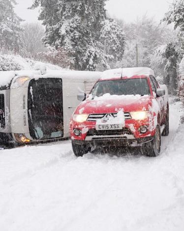 موجة من الثلوج تضرب بريطانيا وتعطل بعض المرافق العامة