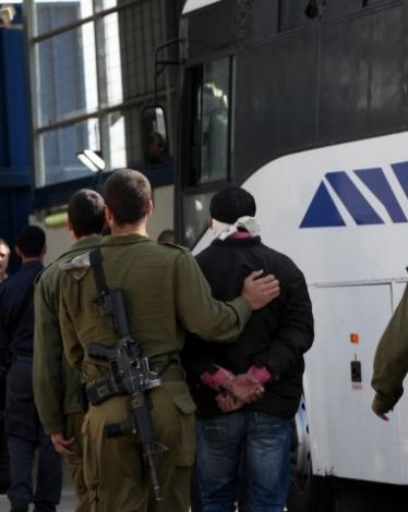 حكم بالسجن 8 أشهر وغرامة مالية بحق الأسير "سمودي"