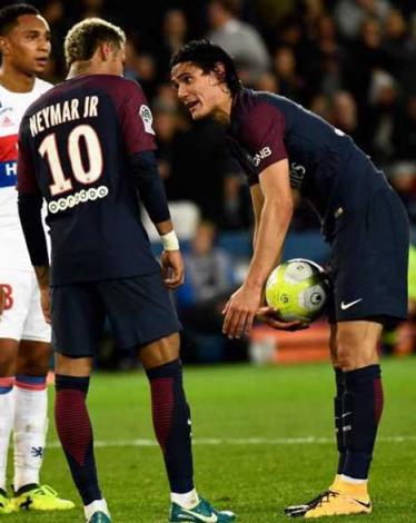 سان جيرمان يحقق في أزمة نيمار وكافاني