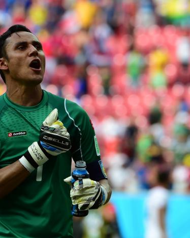 وصف الكوستاريكي كيلور نافاس، حارس مرمى ريال مدريد، التقارير التي تربط البلجيكي تيبوا كورتوا، بالنادي الملكي الإسباني، بالشائعات.  كانت تقارير صحفية متطابقة، ربطت البلجيكي تيبوا كورتوا، حارس مرمى تشيلسي، بالانتقال لريال مدريد، بداية من الموسم المقبل، خاصة 