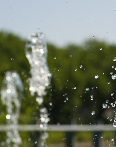 نافورة شمسية تعمل دون مصدر للمياه