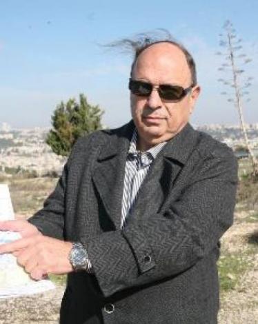 وزير شؤون القدس المحافظ عدنان الحسيني