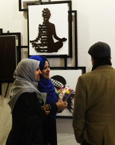 المعهد الفرنسي يحتضن معرضا فنيا للأعمال الخشبية