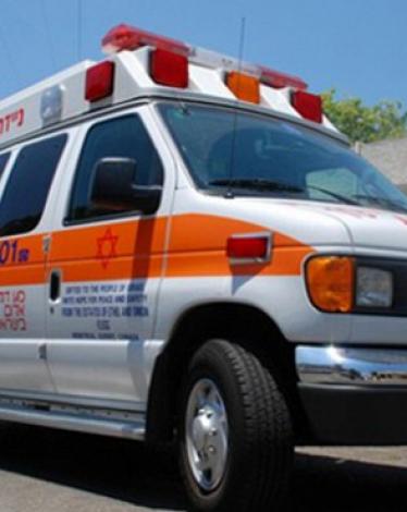 مستوطن يطعن عاملين فلسطينيين في بئر السبع