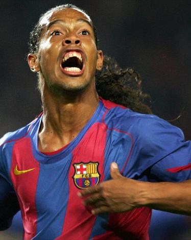 034E641C00000514-4238592-Ronaldinho_enjoyed_five_years_laden_with_success_between_2003_an-a-19_1487468746870