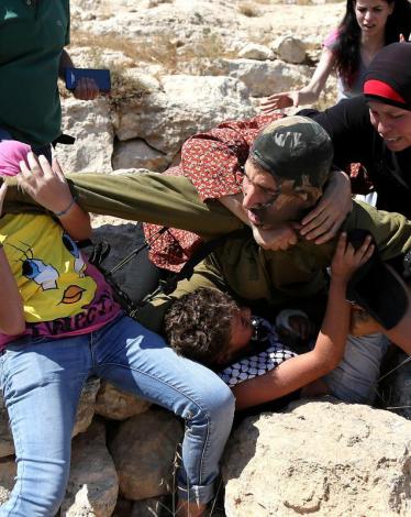 محاكم الاحتلال تسرق ملايين الشواقل من الأطفال الفلسطينيين