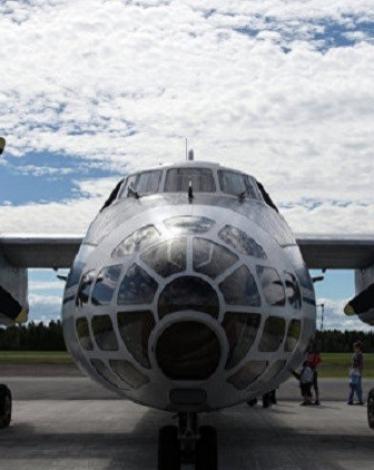 سيقوم المتخصصون الروس بتنفيذ مهمة مراقبة جوية فوق بريطانيا وآيرلندا الشمالية في إطار الاتفاقية الدولية للأجواء المفتوحة.   طائرة عسكرية روسية ستقطع 4.9 ألف كم فوق الأراضي الأمريكية وفي هذا الشأن قال سيرغي ريشكوف رئيس المركز القومي الروسي الخاص بالحد من ال