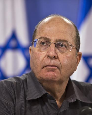 يعلون يغضب ويحرض ضباطه على القيادة السياسية!