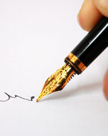 thoughtful-pen-writing-24581037-2560-1702