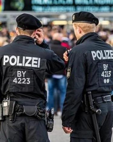 645x344-knife-wielding-man-injures-several-in-germanys-munich-epa (1)