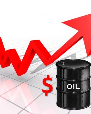 النفط يصعد بدعم توقعات تمديد خفض الإنتاج