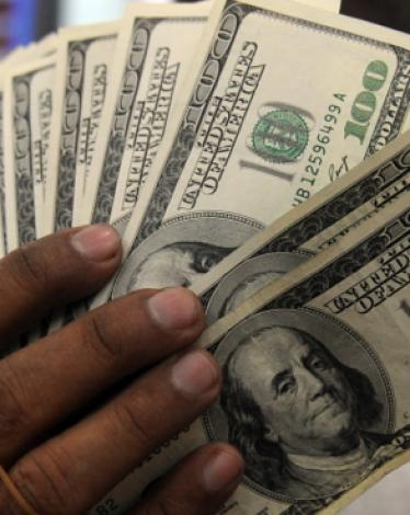 100-dollar-US-currency-bills