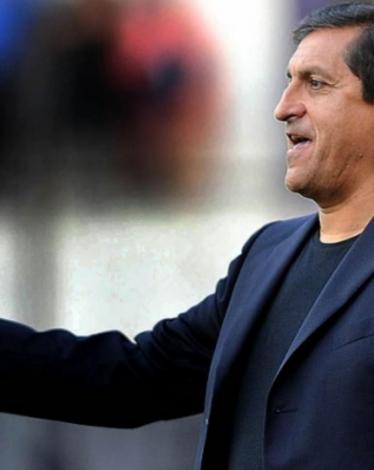 الهلال السعودي يطيح بمدربه دياز