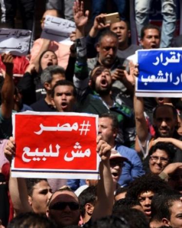مصر: تواصل الاحتجاجات وقافلة شعبية إلى تيران وصنافير