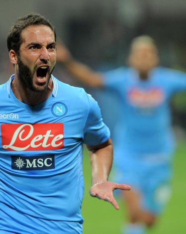 هيجواين-لاعب-نبولي