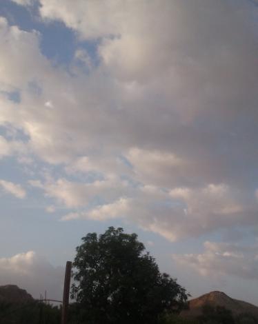 الطقس: أجواء غائمة وبارة ولا تغيير على درجات الحرارة