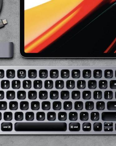 satechi-compact-full-bluetooth-backlit-keyboard-1536x768