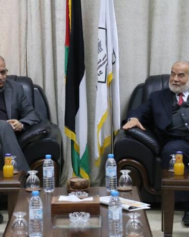 أكدد د. أحمد بحر النائب الأول لرئيس المجلس التشريعي الفلسطيني على جهوزية حركة حماس للشراكة السياسية وتنفيذ بنود المصالحة، منوها أن حركة فتح ومحمود عباس غير جاهزين لذلك الأمر، بسبب ارتباط السلطة في رام الله باتفاقية أوسلو والتزاماتها الأمنية التي تحول دون 