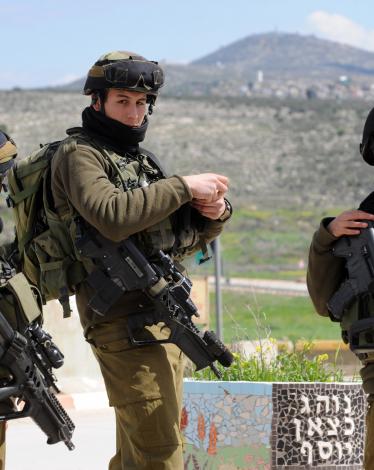 الاحتلال ينصب حاجزا عسكريا غرب الخليل