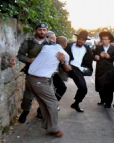 مستوطنون يستهدفون مركبة مواطن جنوب نابلس