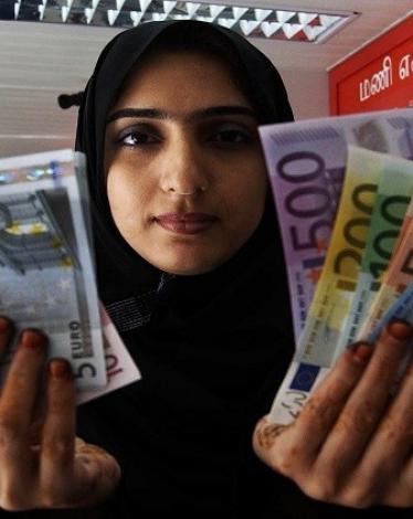 أظهر تقرير أن حجم الديون الخارجية للدول العربية، ارتفع بأكثر من ضعفين منذ العام 2000، وذلك نتيجة لجوء عدد منها للاقتراض لتمويل العجز ودعم الإنفاق.  ووفقا لتقرير صادر عن المؤسسة العربية لضمان الاستثمار وائتمان الصادرات، فإن إجمالي الدين الخارجي لـ 20 دولة 