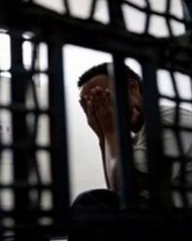 أسير فلسطيني في سجون الاحتلال الإسرائيلي