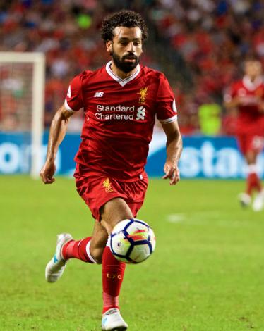 صلاح يتقدم في استفتاء أفضل لاعب على رونالدو وميسي