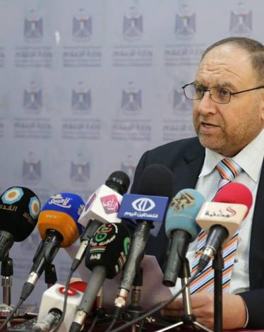 أكدت سلطة المياه الفلسطينية أن الوضع المائي في الأراضي الفلسطينية خطير جداً، وهذا ما أكدته تقارير دولية ومحلية في السنوات الأخيرة .  وقال رئيس سلطة المياه في غزة م. ياسر الشنطي ، خلال مؤتمر صحفي عُقد بوزارة الإعلام اليوم الخميس ، أن عجز المياه بغزة وصل ال