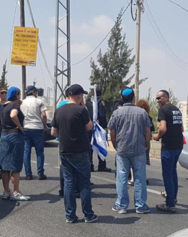 مستوطنون يغلقون مداخل تقوع