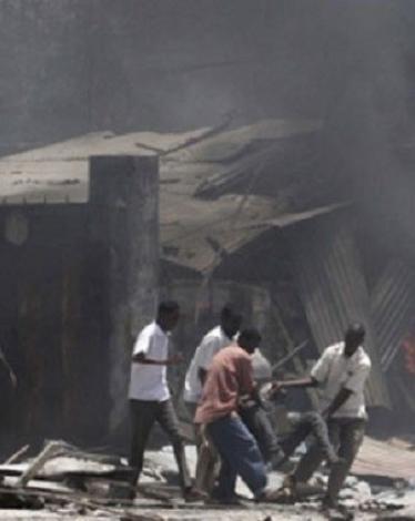 إجلاء المصابين جراء الانفجار