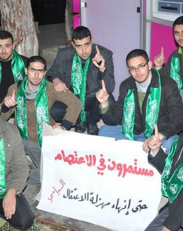 كتلة بيرزيت تعتصم احتجاجًا على الاعتقال السياسي