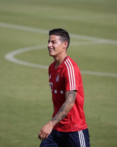 خاميس رودريجيز يثير الفضول والبهجة في كولومبيا