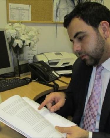 الاحتلال ما زال يرفض منح تأشيرة لموظف 