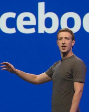 f8-facebook-mark-zuckerberg-0069-880x495