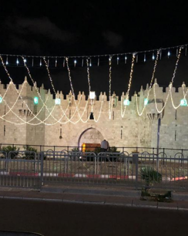 القدس تتنزين في رمضان وسط فرحة منقوصة