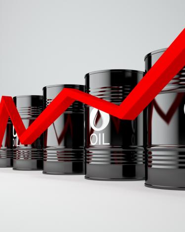 النفط يرتفع لأعلى سعر في 16 شهرا