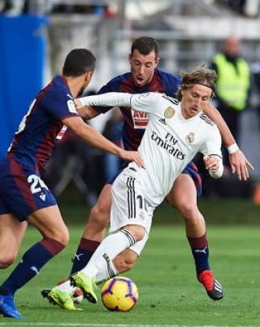 إيبار يصعق ريال مدريد بثلاثية